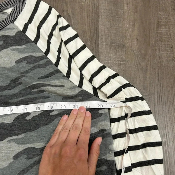 Pink lily sweater and shirt bundle - Picture 7 of 11